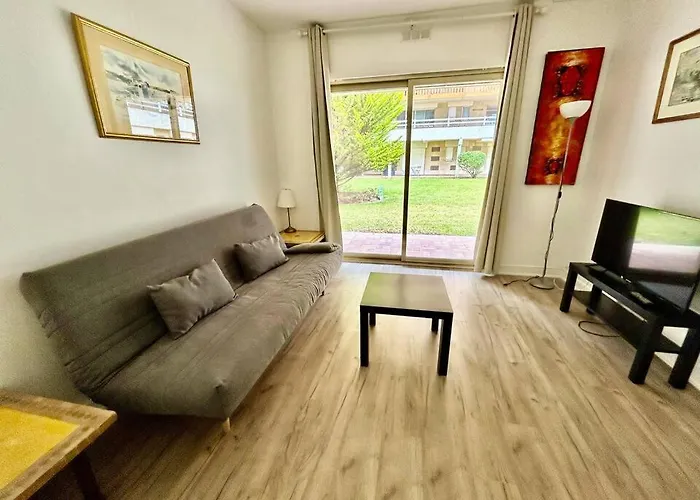 The Golden Triangle 多维尔